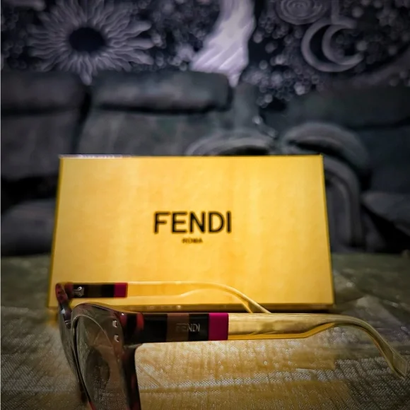 Fendi Sunglasses - Black and purple tortoise style 
❌70%OFF SALE❌ - Picture 12 of 14